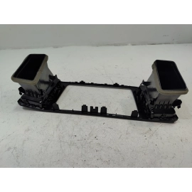 2018-2019 VOLKSWAGEN ATLAS DASH CENTER INNER AIR VENT GRILLE OEM