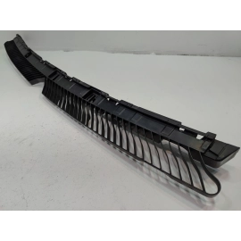 2018-2020 VOLKSWAGEN ATLAS REAR BUMPER CENTER SUPPORT BRACKET OEM