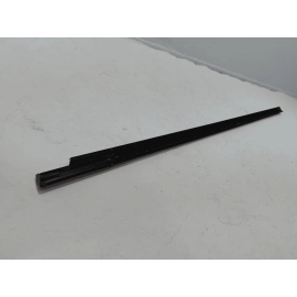 18-2025 VOLKSWAGEN ATLAS FRONT RIGHT PASSENGER SIDE DOOR WINDOW BELT MOLDING OEM