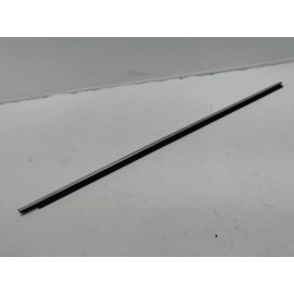 18-2025 VOLKSWAGEN ATLAS FRONT RIGHT PASSENGER SIDE DOOR WINDOW BELT MOLDING OEM