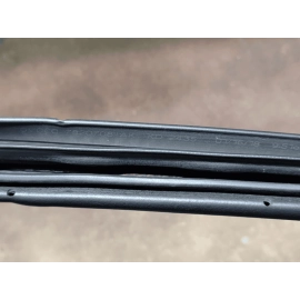 FORD EXPLORER 11-19 FRONT RIGHT PASSENGER SIDE DOOR BODY WEATHERSTRIP SEAL OEM FORD EXPLORER 11-19 FRONT RIGHT PASSENGER SIDE DOOR BODY WEATHERSTRIP SEAL OEM