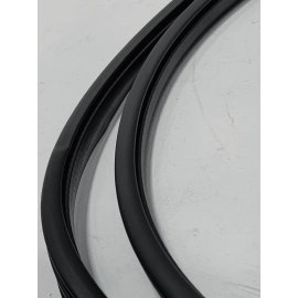 FORD EXPLORER 11-19 FRONT RIGHT PASSENGER SIDE DOOR BODY WEATHERSTRIP SEAL OEM FORD EXPLORER 11-19 FRONT RIGHT PASSENGER SIDE DOOR BODY WEATHERSTRIP SEAL OEM