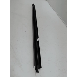 16-19 FORD EXPLORER REAR  PASSENGER DOOR WINDOW INNER BELT WEATHERSTRIP SEAL OEM 16-19 FORD EXPLORER REAR  PASSENGER DOOR WINDOW INNER BELT WEATHERSTRIP SEAL OEM