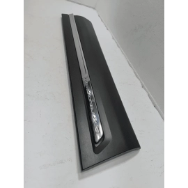 2017 - 2019 FORD EXPLORER FRONT LEFT DRIVER SIDE DOOR LOWER MOLDING OEM 2017 - 2019 FORD EXPLORER FRONT LEFT DRIVER SIDE DOOR LOWER MOLDING OEM