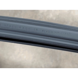 2011-19 FORD EXPLORER FRONT DRIVER DOOR GLASS RUN CHANNEL WEATHERSTRIP SEAL OEM 2011-19 FORD EXPLORER FRONT DRIVER DOOR GLASS RUN CHANNEL WEATHERSTRIP SEAL OEM