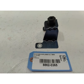 FORD EXPLORER FRONT PASSENGER SIDE FENDER UPPER BRACKET SUPPORT OEM 2016-2019 FORD EXPLORER FRONT PASSENGER SIDE FENDER UPPER BRACKET SUPPORT OEM 2016-2019