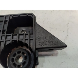 2024-2025 BUICK ENVISTA RADIATOR LEFT DRIVER SIDE UPPER MOUNT BRACKET OEM