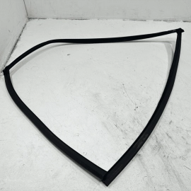 2016-2021 HONDA CIVIC FRONT PASSENGER DOOR WINDOW GLASS RUN CHANNEL SEAL OEM 2016-2021 HONDA CIVIC FRONT PASSENGER DOOR WINDOW GLASS RUN CHANNEL SEAL OEM