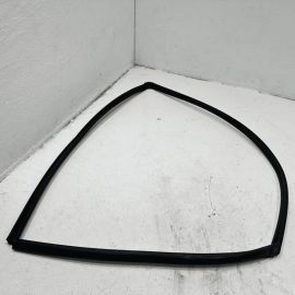 2016-2021 HONDA CIVIC FRONT PASSENGER DOOR WINDOW GLASS RUN CHANNEL SEAL OEM 2016-2021 HONDA CIVIC FRONT PASSENGER DOOR WINDOW GLASS RUN CHANNEL SEAL OEM