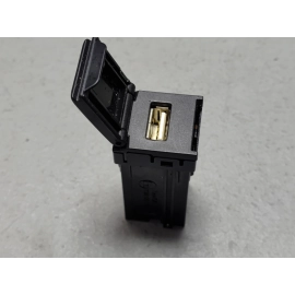 2021 TOYOTA RAV4  CENTER CONSOLE USB PORT HUB OEM