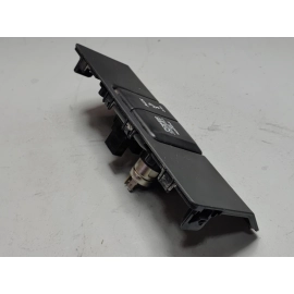 2016-2019 HONDA PILOT CENTER CONSOLE POWER OUTLET & AUXILIARY PORT AUX OEM