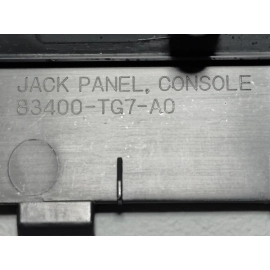 2016-2019 HONDA PILOT CENTER CONSOLE POWER OUTLET & AUXILIARY PORT AUX OEM