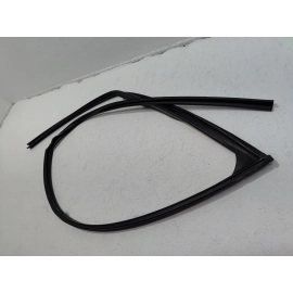 2016-2021 HONDA PILOT FRONT RIGHT SIDE DOOR WINDOW GLASS RUN CHANNEL SEAL OEM