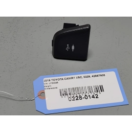 2018-2019 Toyota Camry Dashboard USB AUX Jack Port Socket Outlet W/ Cover OEM