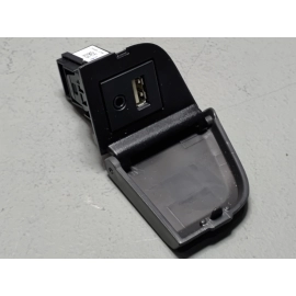 2018-2019 Toyota Camry Dashboard USB AUX Jack Port Socket Outlet W/ Cover OEM