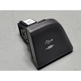 2018-2019 Toyota Camry Dashboard USB AUX Jack Port Socket Outlet W/ Cover OEM