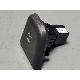 2018-2019 Toyota Camry Dashboard USB AUX Jack Port Socket Outlet W/ Cover OEM