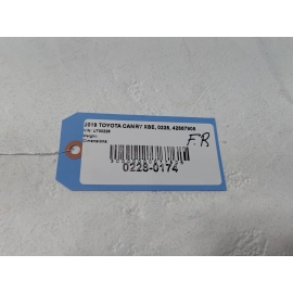 TOYOTA CAMRY FRONT PASSENGER SIDE EXTERIOR DOOR HANDLE OEM *089* WHITE 2018-2024