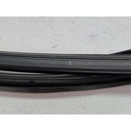 HONDA PILOT FRONT PASSENGER SIDE DOOR WINDOW GLASS RUN CHANNEL SEAL 2016-21 OEM