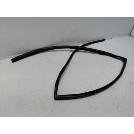 2016-2022 HONDA PILOT REAR RIGHT DOOR GLASS RUN CHANNEL WEATHERSTRIP SEAL OEM