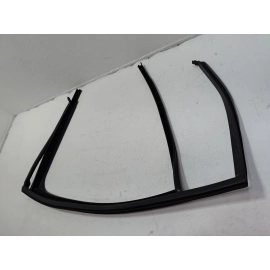 2018-2025 VOLKSWAGEN ATLAS REAR PASSENGER DOOR WINDOW GLASS RUN CHANNEL SEAL OEM