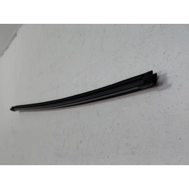 18-25 VOLKSWAGEN ATLAS FRONT PASSENGER DOOR WINDOW INNER WEATHERSTRIP SEAL OEM