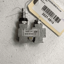 2007-2013 Mercedes S550 S65 AMG Automatic Transmission Oil Cooler Thermosta
