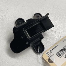 TESLA MODEL S 2012-2020 REAR DRIVER SIDE INTERIOR DOOR PANEL OPENER BRACKET TESLA MODEL S 2012-2020 REAR DRIVER SIDE INTERIOR DOOR PANEL OPENER BRACKET