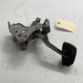 2018-2021 Toyota Camry LE FWD 2.5L Brake Stop Pedal Assembly OEM