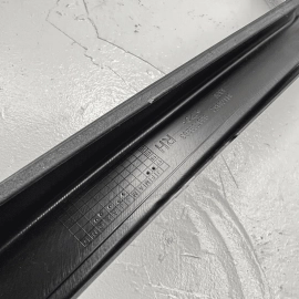 GMC TERRAIN 2018 - 2023 REAR PASSENGER SIDE DOOR WINDOW FRAME TRIM COVER OE