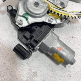 2016-2021 Honda Pilot Passport Front Passenger Door Window Regulator & Moto