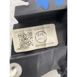 2018-2021 VOLKSWAGEN ATLAS FRONT RIGHT DOOR CORNER MOLDING COVER OEM 2018-2021 VOLKSWAGEN ATLAS FRONT RIGHT DOOR CORNER MOLDING COVER OEM