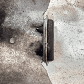 AUDI A6 FWD ENGINE LEFT SIDE MOTOR MOUNT RETAINER PLATE 2012-2018 OEM