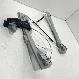 2018-2023 GMC TERRAIN FRONT PASSENGER SIDE DOOR WINDOW REGULATOR W/ MOTOR O