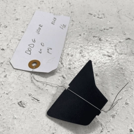 2009-2010 DODGE JOURNEY RIGHT SIDE INNER DOOR HANDLE SCREW CAP COVER PANEL 