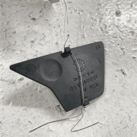 2009-2010 DODGE JOURNEY RIGHT SIDE INNER DOOR HANDLE SCREW CAP COVER PANEL 