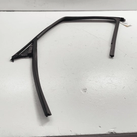 FRONT PASSENGER SIDE RUN CHANNEL WEATHERSTRIP SEAL OEM Mini Countryman R60 