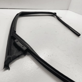 FRONT PASSENGER SIDE RUN CHANNEL WEATHERSTRIP SEAL OEM Mini Countryman R60 