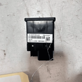 2020 FORD FUSION CENTER CONSOLE DUAL USB ADAPTER CHARGING PORT OEM