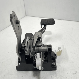 2019 GMC TERRAIN SLE BRAKE STOP PEDAL W/ BRACKET OEM