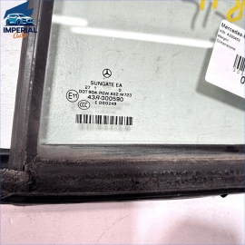 2007-13 MERCEDES S550 REAR LEFT DRIVER SIDE DOOR QUARTER WINDOW FIXED GLASS