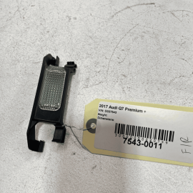 2017-2023 AUDI Q7 PREMIUM PLUS FRONT RIGHT SEAT INTERIOR COURTESY LIGHT LAM