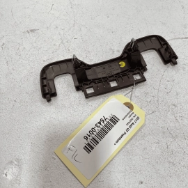 17-19 AUDI Q7 PREMIUM FRONT LEFT DRIVER SEAT HEADREST BRACKET INNER COVER O 17-19 AUDI Q7 PREMIUM FRONT LEFT DRIVER SEAT HEADREST BRACKET INNER COVER O