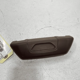 2017-2019 AUDI Q7 PREMIUM PLUS FRONT LEFT SEAT HEADREST BRACKET OUTER COVER 2017-2019 AUDI Q7 PREMIUM PLUS FRONT LEFT SEAT HEADREST BRACKET OUTER COVER