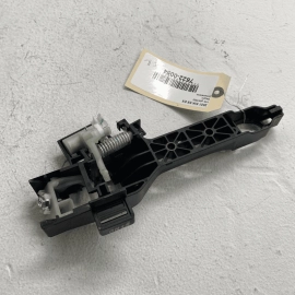 KIA K5 2021 - 2023 REAR LEFT DRIVER SIDE EXTERIOR DOOR HANDLE BASE BRACKET 