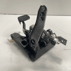 GMC TERRAIN 2018-2023 Chevrolet Equinox Corvette BRAKE STOP PEDAL W/ BRACKE