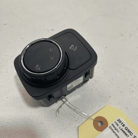 2018 - 2021 GMC TERRAIN FRONT CONSOLE NAVIGATION CONTROL SWITCH OEM 8440259