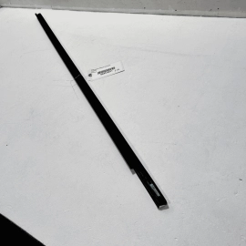 AUDI Q7 FRONT RIGHT PASSENGER SIDE DOOR WINDOW GLASS BELT MOLDING 2017-2019