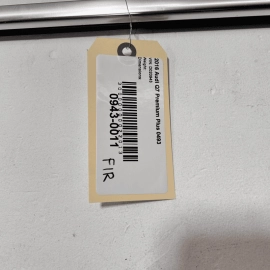 AUDI Q7 FRONT RIGHT PASSENGER SIDE DOOR WINDOW GLASS BELT MOLDING 2017-2019