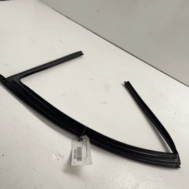 REAR LEFT DOOR GLASS RUN CHANNEL WEATHERSTRIP SEAL 2007-2013 Mercedes-Benz 